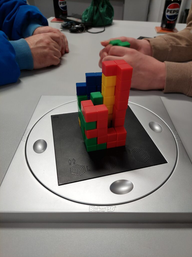 Blokus 3D - Will it fall?